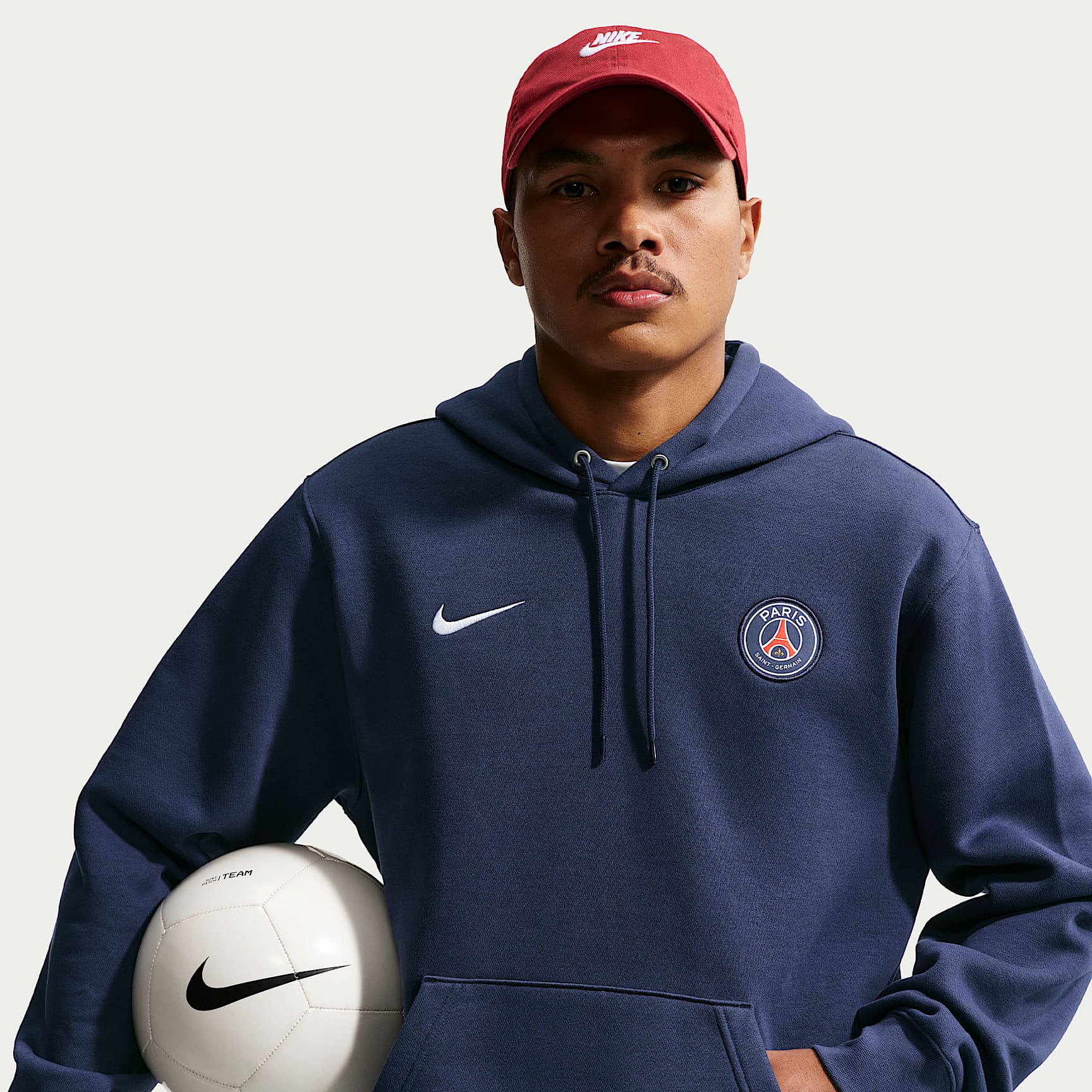 Paris Saint-Germain Club Men's Nike Soccer Pullover Hoodie. Nike.com